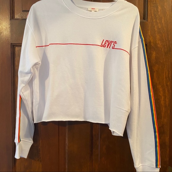 𝐋𝐄𝐕𝐈'𝐒 𝐑𝐀𝐈𝐍𝐁𝐎𝐖 𝐂𝐑𝐎𝐏𝐏𝐄𝐃 𝐓𝐎𝐏 - Picture 2 of 4